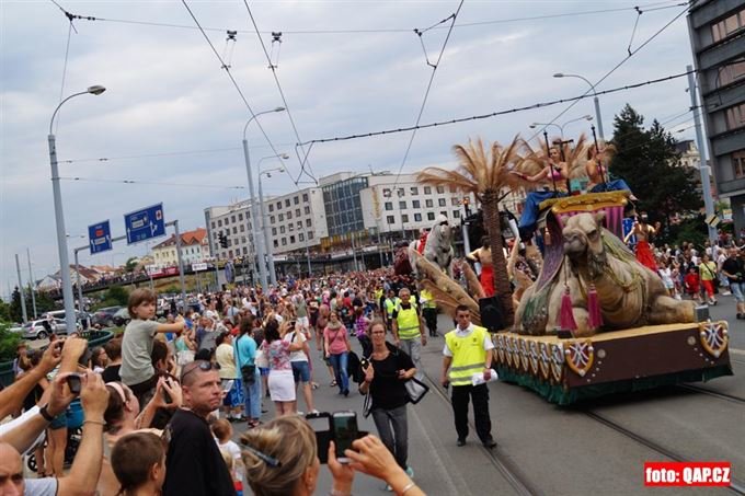 Průvod obřích loutek_QAP_foto (34)