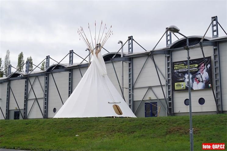 Tee pee u HM Arény_QAP_foto (1) Tee pee u HM Arény_QAP_foto (1)
