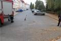 Pohled na parkoviště od poškozeného vozidla