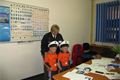 deti-si-vyzkousely-i-policejni-cepice2