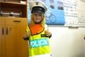 deti-si-vyzkousely-i-policejni-cepice3
