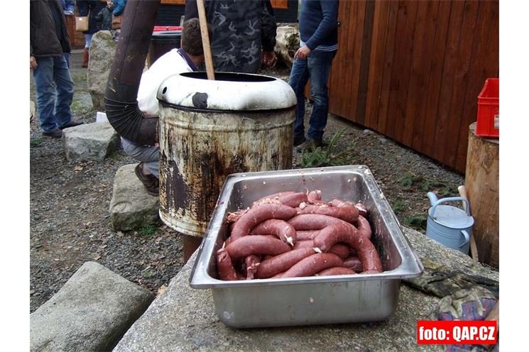 Zabijačka na plovárně (12) Zabijačka na plovárně (12)