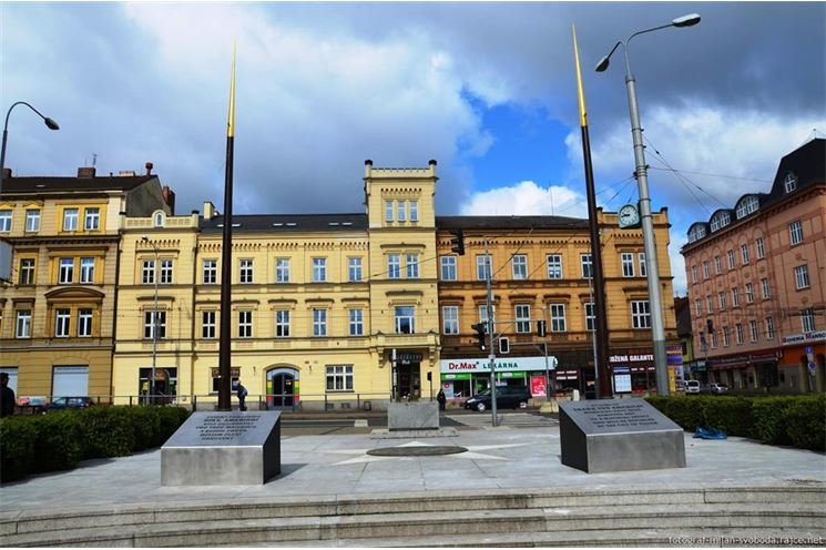 Pomnik_Diky,_Ameriko_-_zakryti_24.4.2016_013