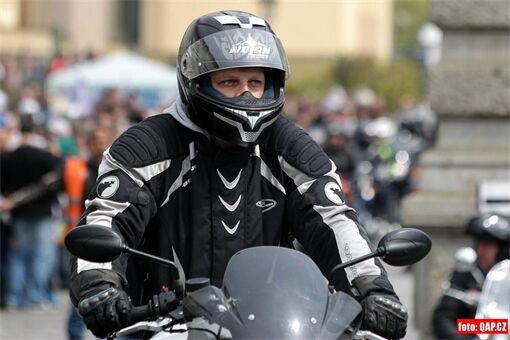 prvomájova vyjizdka motorkaru plzen QAP foto (37)