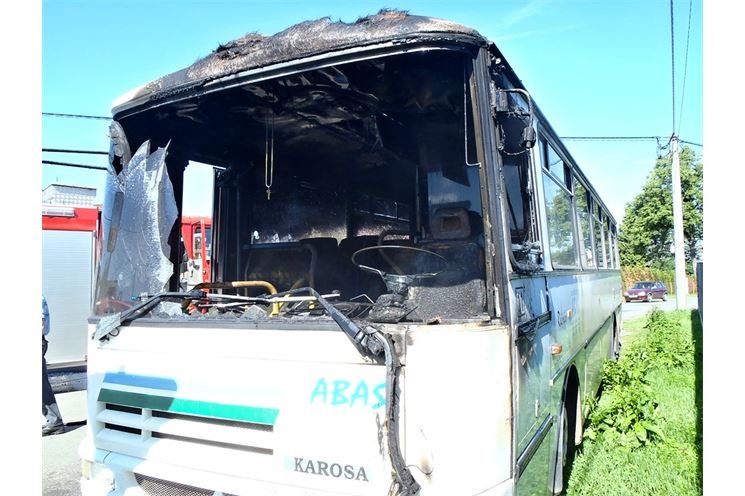 7.6.2016 (RO 9.34) požár bus Volduchy 7.6.2016 (RO 9.34) požár bus Volduchy
