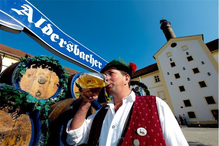 Bierwagen mit Kutscher