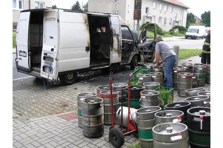 20.9.2016 (PJ 15.59) požár dodávky Blovice 20.9.2016 (PJ 15.59) požár dodávky Blovice