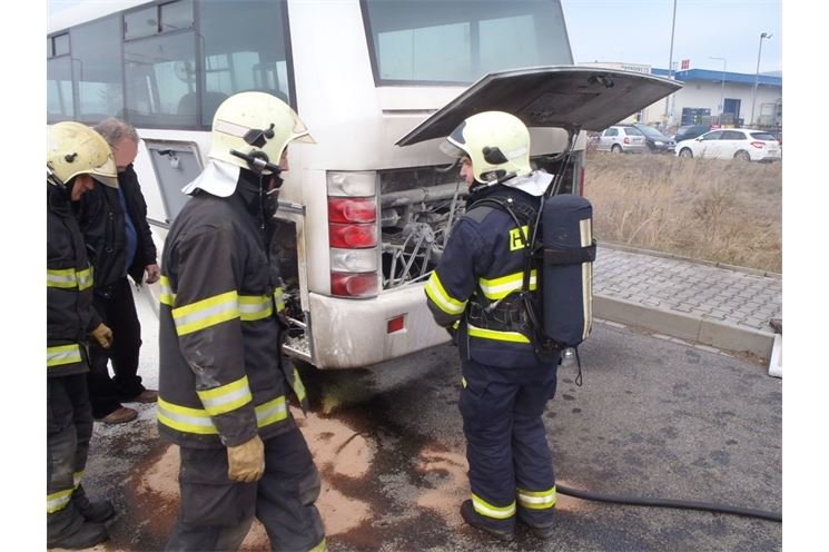 6.12.2016 (RO 13.50) Požár autobusu Volduchy