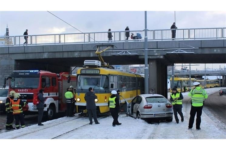 16.1.2017 (PM 8.57) DN OA x TRAM Plzeň, Karlovarská