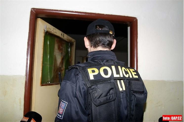 Policejní kontrola na ubytovně v Borské ulici (1)