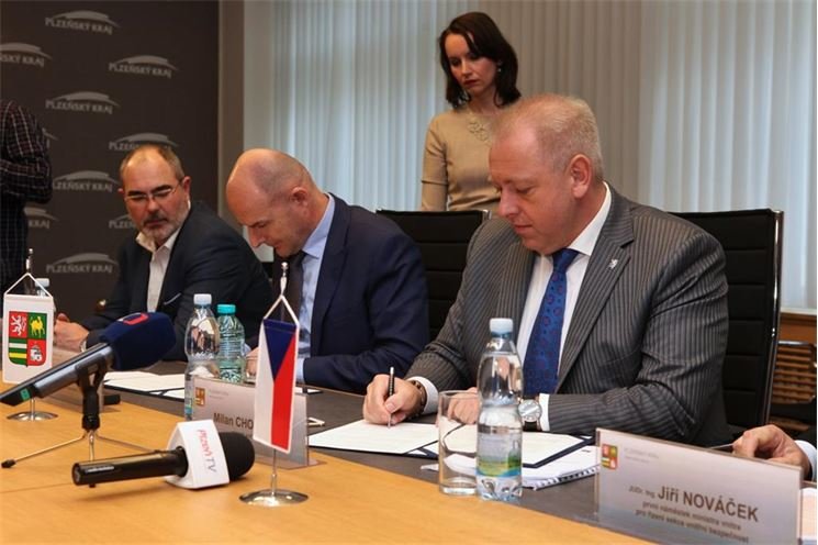 podpis_memorandum_Bernard_Chovanec podpis_memorandum_Bernard_Chovanec