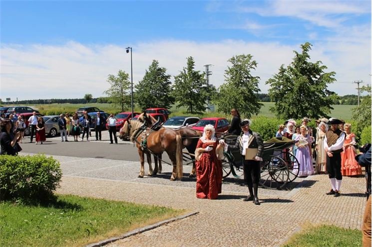 zahájení_příjezd_hraběnka_opat (1)