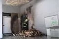 3. Na rampě Billy v Plaské ulici v Plzni hořely přepravky na ovoce a požár poničil i dveře 