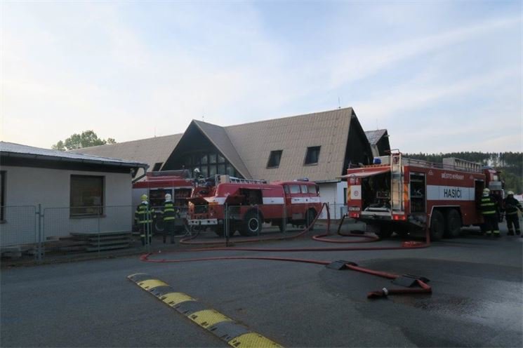 2_5_2018 požár přístavku u hotelu, Hracholusky (1)