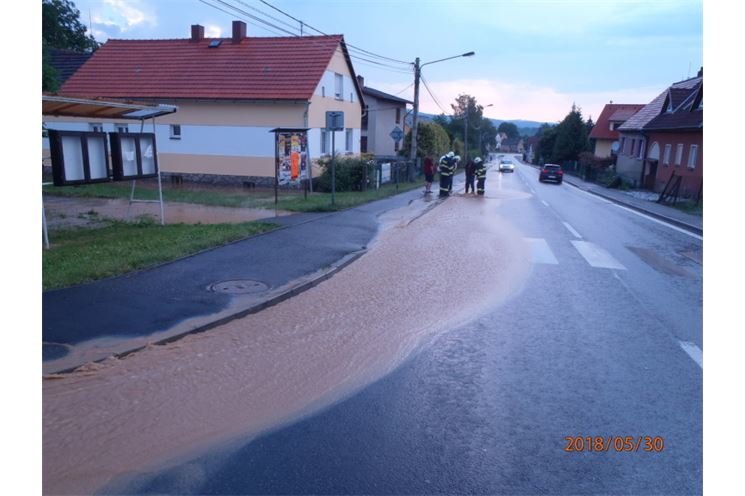 30_5_2018 Draženov, čerpání, přelitý rybík (2)