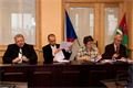  Milan Chovanec, Václav Šimánek, ředitelka Domažlické nemocnice Alena Výrutová a Vlastimil Bureš z Nemocnice Stod&#160;při podpisu Memoranda 