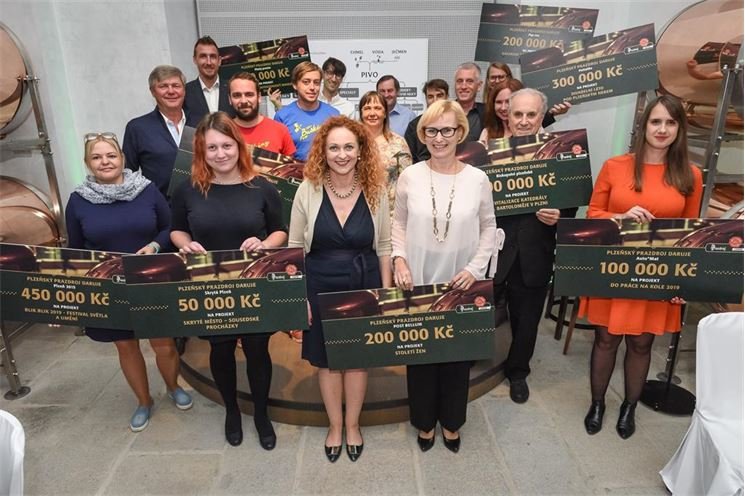 Prazdroj lidem předávání šeků Prazdroj lidem předávání šeků