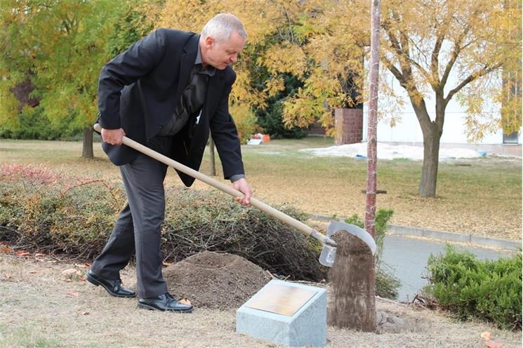 Strom Olgy Havlové - rektor Miroslav Holeček