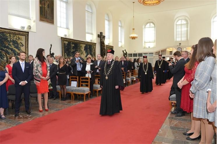 promoce FPE v jízdárně zámku Kozel