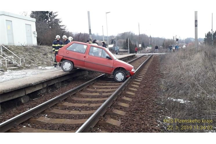 auto v kolejišti auto v kolejišti