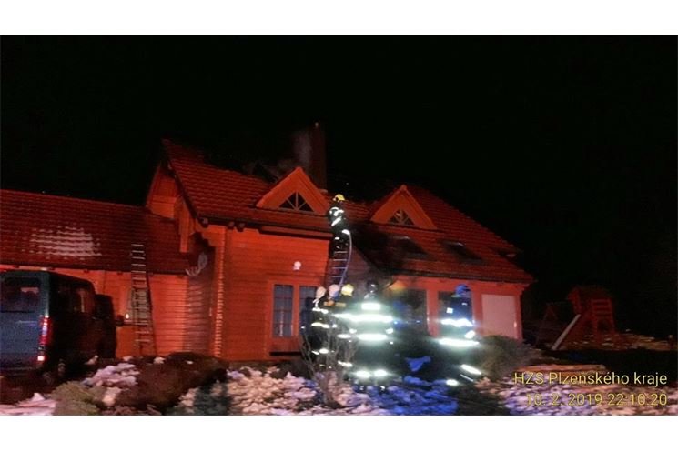 10_2_2019 požár střechy RD Skelná Huť (3)