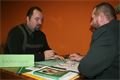 Zkušební komisař a zároveň předseda OMS Rokycany Ladislav Fuchs při zkoušení Bc. Pavla Vlčka (vlevo) z&#160;oblasti lovecké kynologie 
 