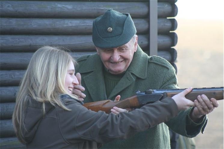 Olinka Matějková pod vedením Lubomíra Fukse prokázala, že myslivost není jen výsadou mužů 
 
