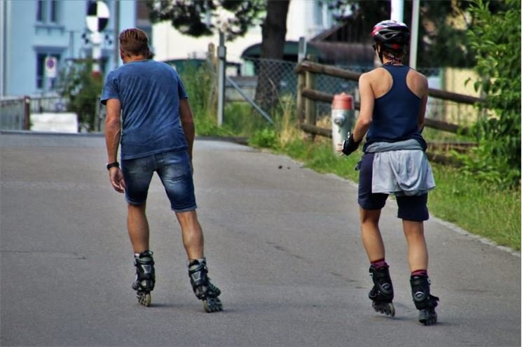 roller-skates-3501093_1920-768x512