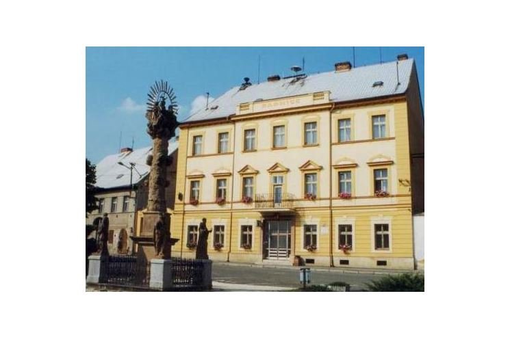 Touškov radnice
