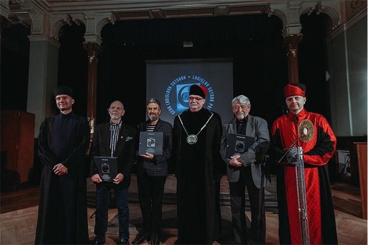 děkan Josef Mištera ) se třemi laureáty