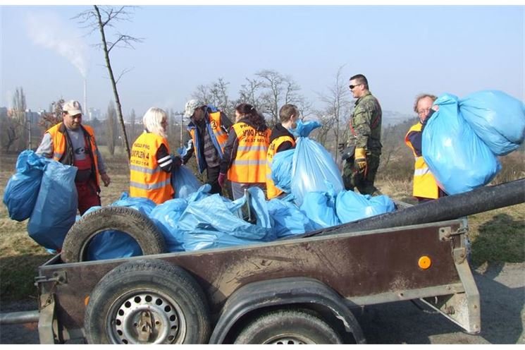 2011 28.3 úklid na Doubravce 001 o
