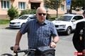 předání kola strážníkům na Borech _foto QAP_cz (3)