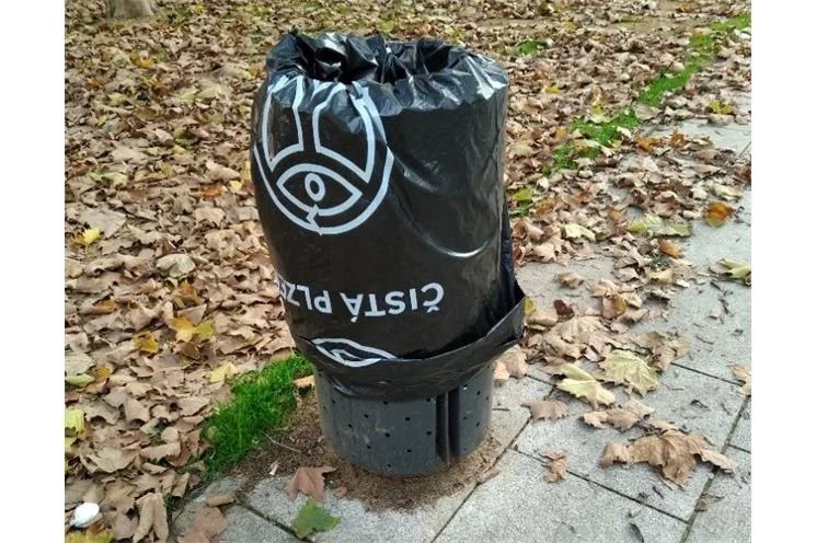 odpadkový koš k opravě