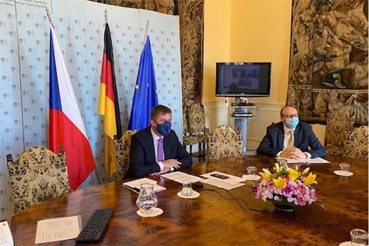 ministr petříček jedna s německym ministrem