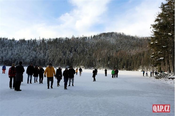 čertovo jezero plné lidí QAPfoto (9)