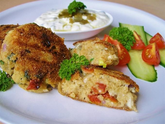Kuskusové placičky s dipem jalapeňo 2 Kuskusové placičky s dipem jalapeňo 2