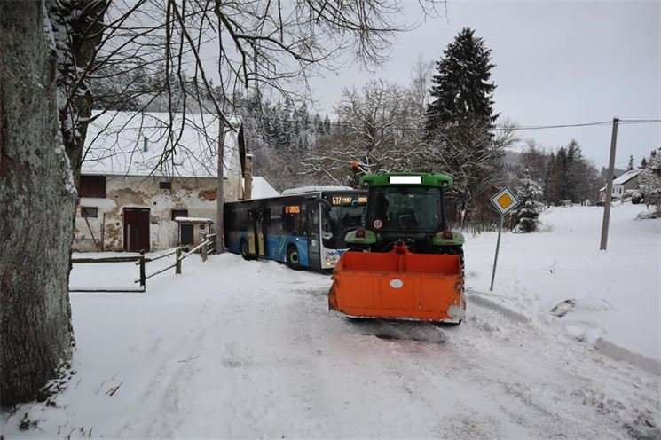 Pivoň traktor x bus Pivoň traktor x bus