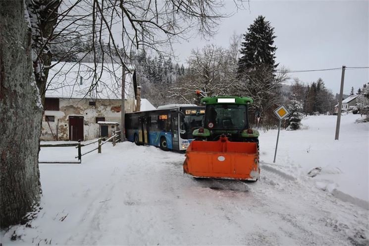 Pivoň traktor x bus