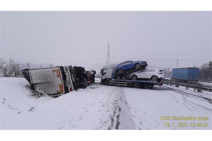 nehoda D5_dva kamiony_HZSPK