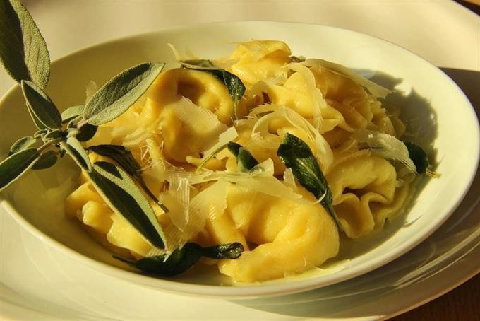 Tortellini se šalvějovým máslem 1