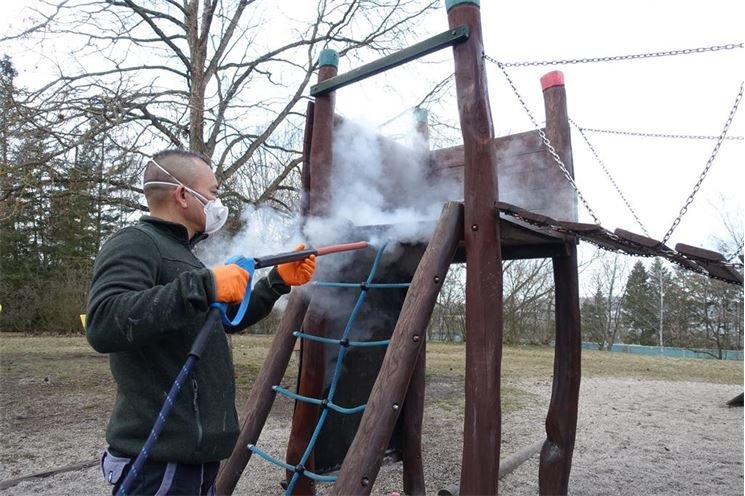 Čtyřka zahájila dezinfekci dětských hřišť 3