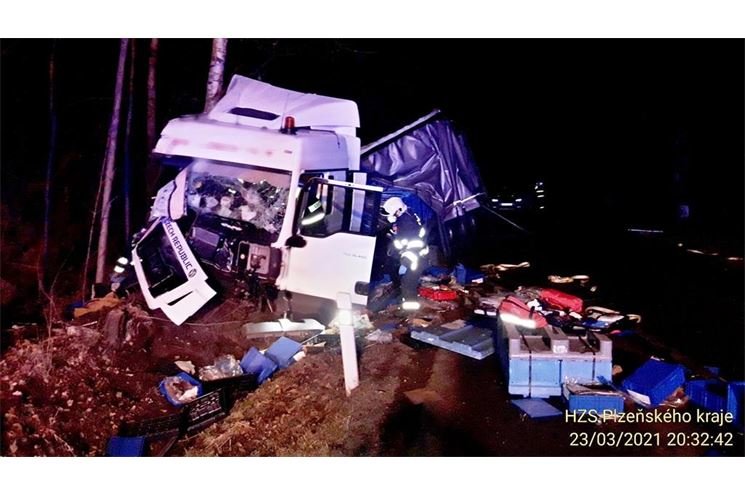 nehoda kamionu_Kladruby_HZSPK