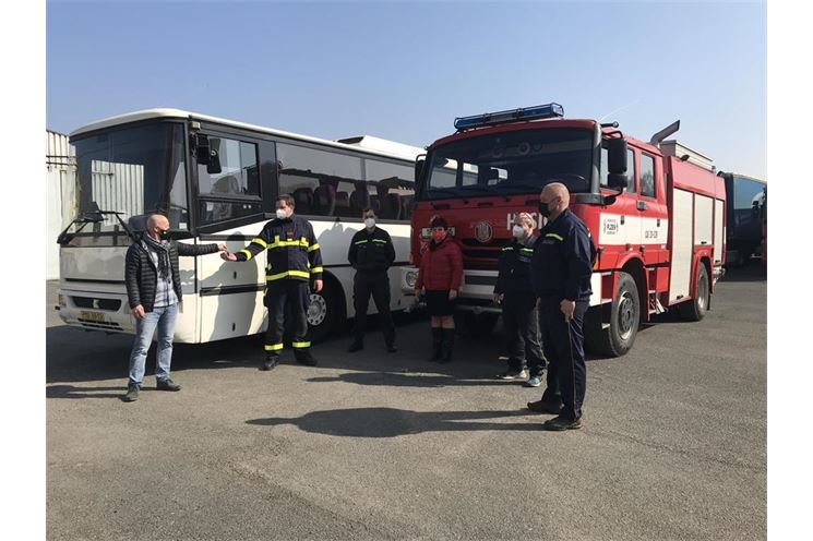 předání autobusu dobr. hasičům