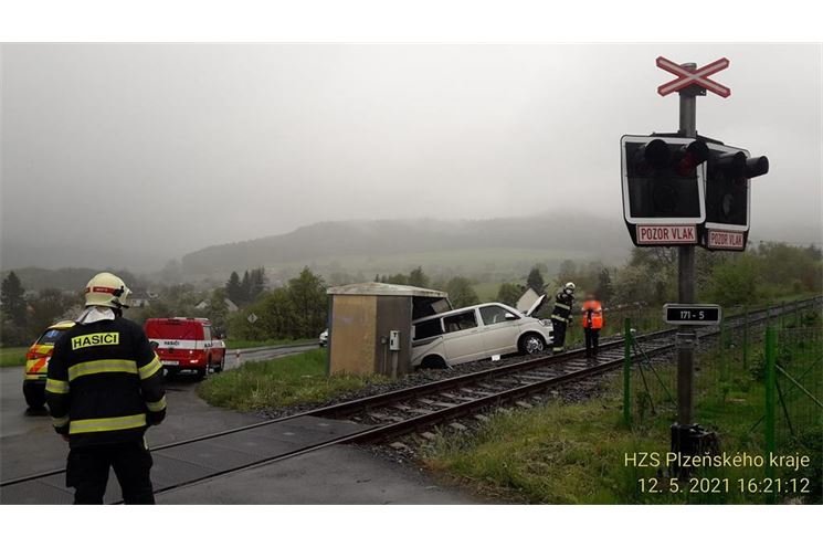 nehoda vlak běsiny