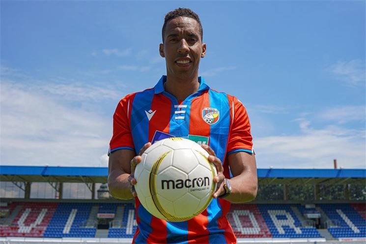 jhon mosquera foto fc viktoria jhon mosquera foto fc viktoria