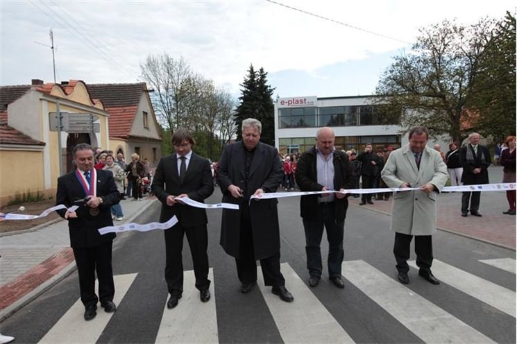 stříhání pásky