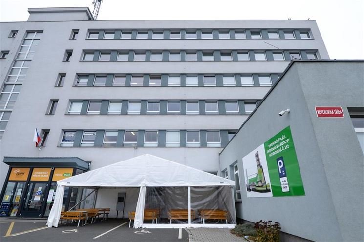 Vyhřívaný stan před magistrátem_plzen.eu Vyhřívaný stan před magistrátem_plzen.eu