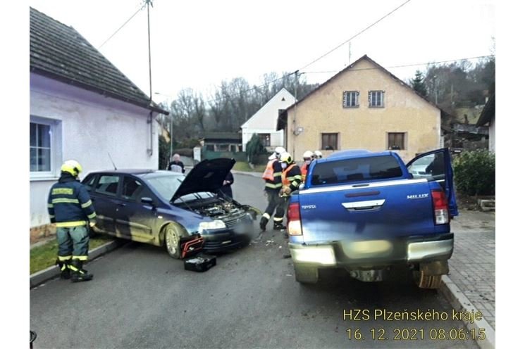 Střet aut ve Všerubech_foto HZSPK