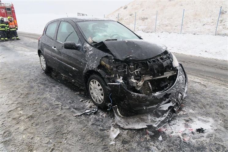 Řidička dostala smyk za Holýšovem_3 Řidička dostala smyk za Holýšovem_3