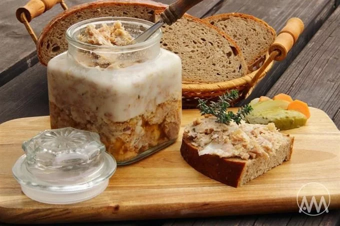 Rillettes s tymiánem a česnekem Rillettes s tymiánem a česnekem